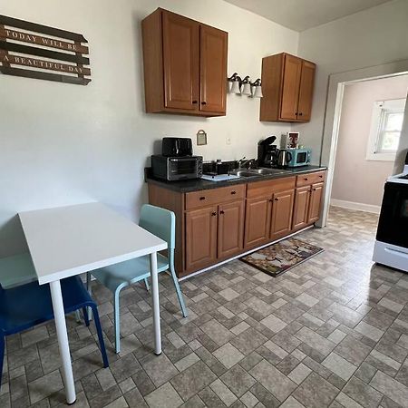 The Purple Door Apt In The Heart Of Radford City מראה חיצוני תמונה