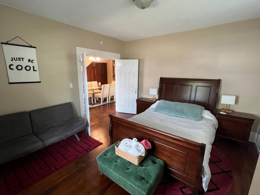 The Purple Door Apt In The Heart Of Radford City מראה חיצוני תמונה