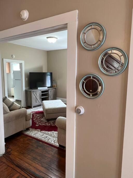 The Purple Door Apt In The Heart Of Radford City מראה חיצוני תמונה