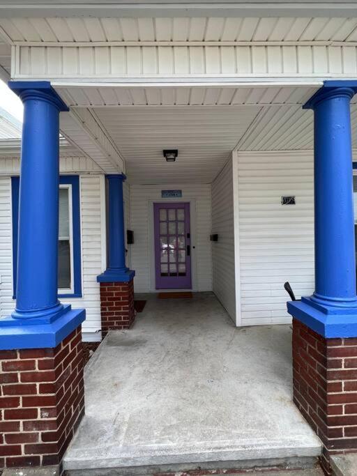 The Purple Door Apt In The Heart Of Radford City מראה חיצוני תמונה