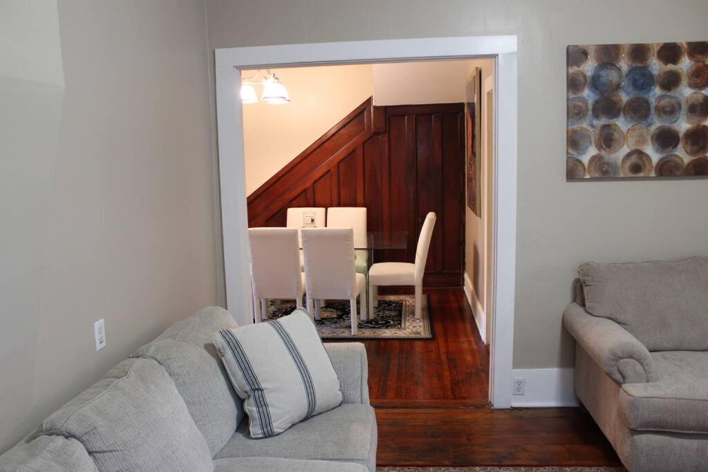 The Purple Door Apt In The Heart Of Radford City מראה חיצוני תמונה