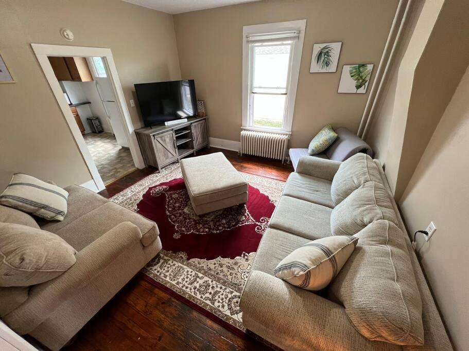 The Purple Door Apt In The Heart Of Radford City מראה חיצוני תמונה